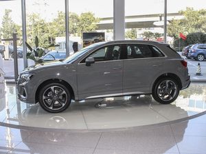 Sınırlı süreli özel indirimler ile Aud i Q3 1.5T 35 TFSI sunuyoruz. Gelişmiş teknoloji paketleri ve geniş 5 kişilik tasarım özellikleri. - Product Image 2
