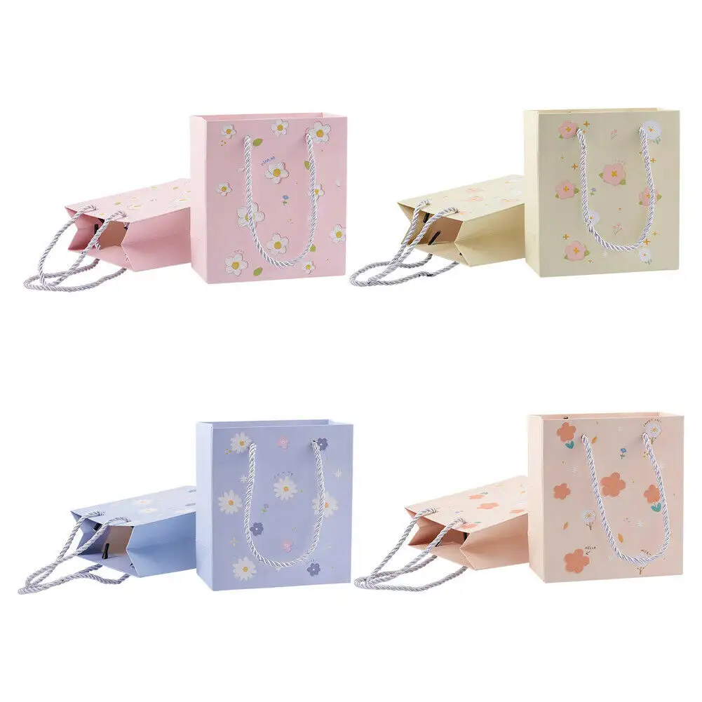 Sacchetti del regalo di acquisto della carta Kraft di progettazione dei bei fiori adorabili dolci stampati su ordinazione con le maniglie per il matrimonio del partito