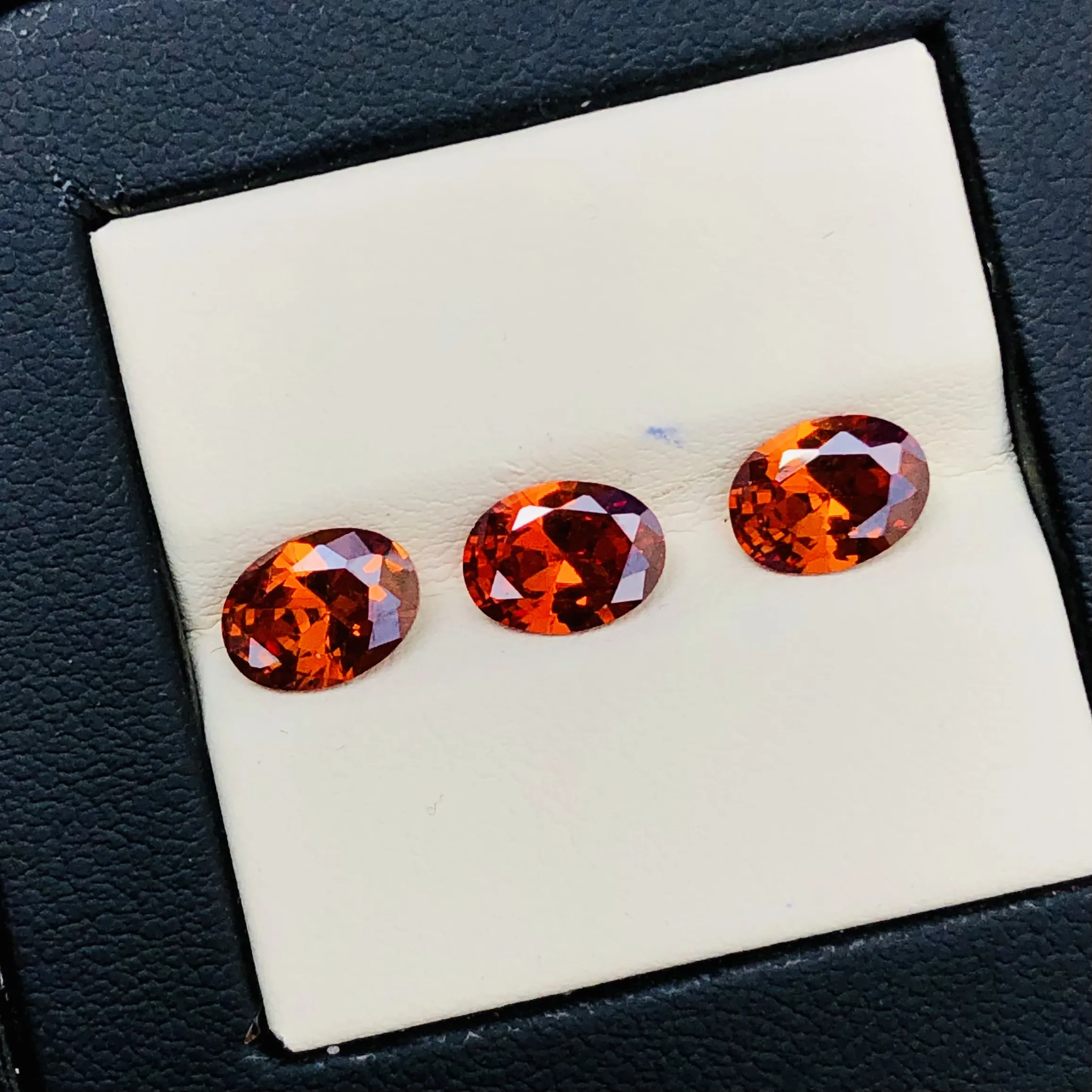 Costoso Hessonite arancione Cubic Zirconia granato sfaccettato gemma sciolta bel colore forma ovale anello di pietre preziose dimensioni