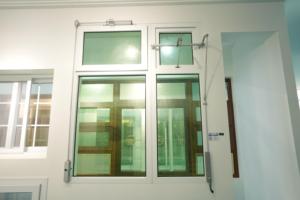 Produttori di finestre UPVC tenda in Pvc finestre ad impatto di uragano finestre tenda finestra con schermo e manovella operatore - Product Image 6