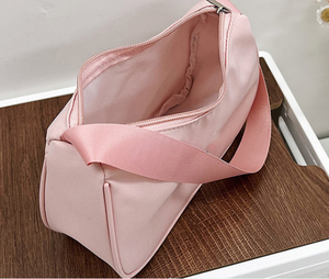 P Familie Klassieke Hobo Onderarmbesnijdenis Pols Originele Nylon Stof Handbill Schoudertas Luxe Damestas - Product Image 6