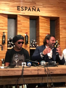 Ronaldinho [R]10 Italian Red <strong>Wine</strong> NERO D'AVOLA DOC 750ml Bottles the <strong>Wine</strong> of Champions GVERDI Selection Made Italy <strong>Wine</strong> - Product Image 2