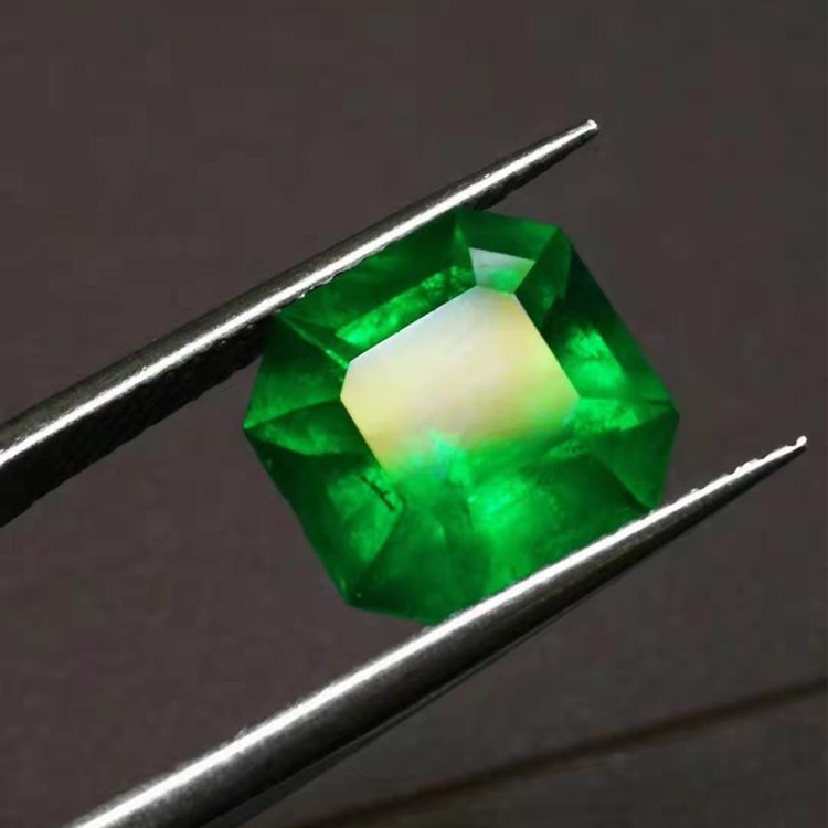 Pietra sciolta verde vivido naturale dello smeraldo della Colombia 4.43ct