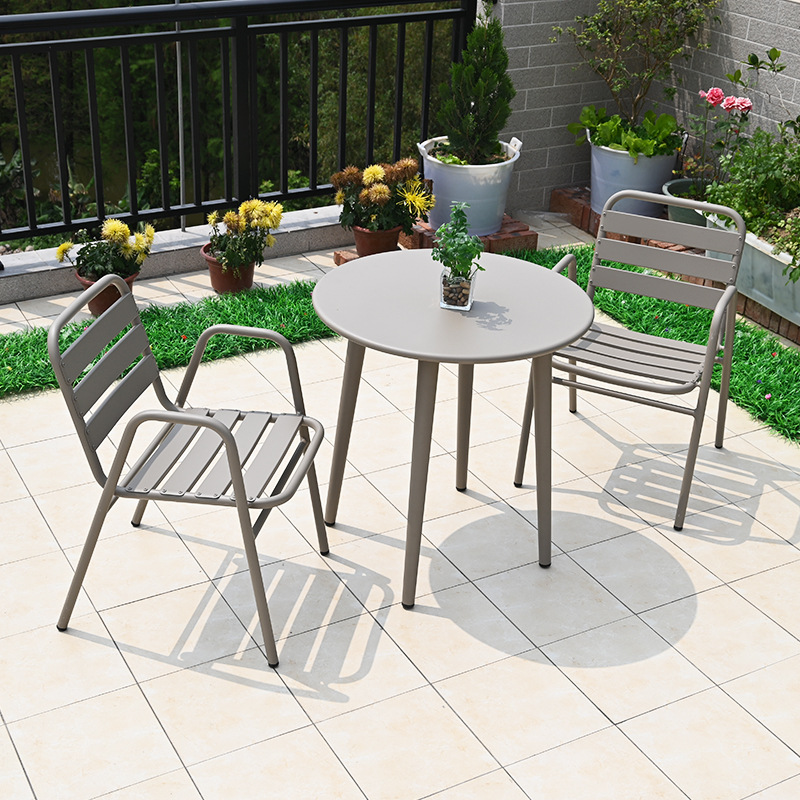 2 chairs+ 70cm round table
