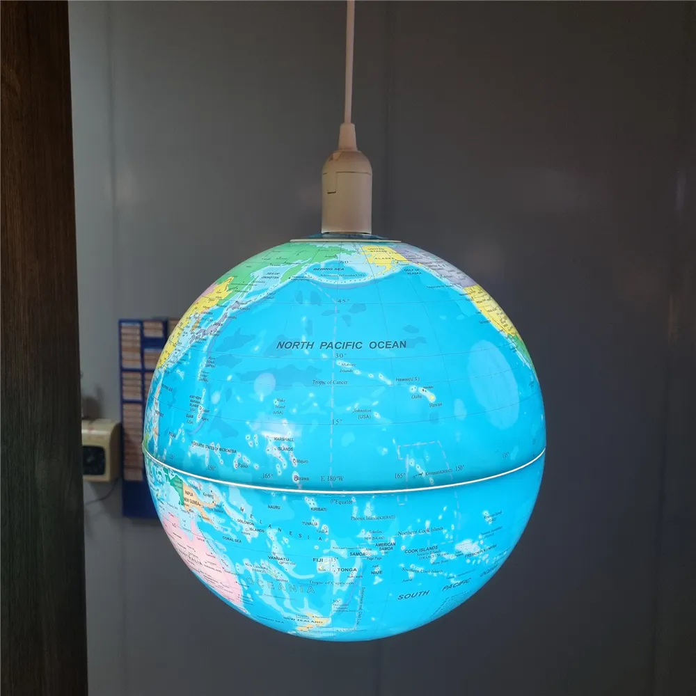 โคมไฟแขวนรูปลูกโลกออกแบบใหม่หมุนได้โคมไฟ30ซม. สร้างสรรค์ตกแต่งบ้านหมุนได้เพดานทรงกลมโดย lunarlight