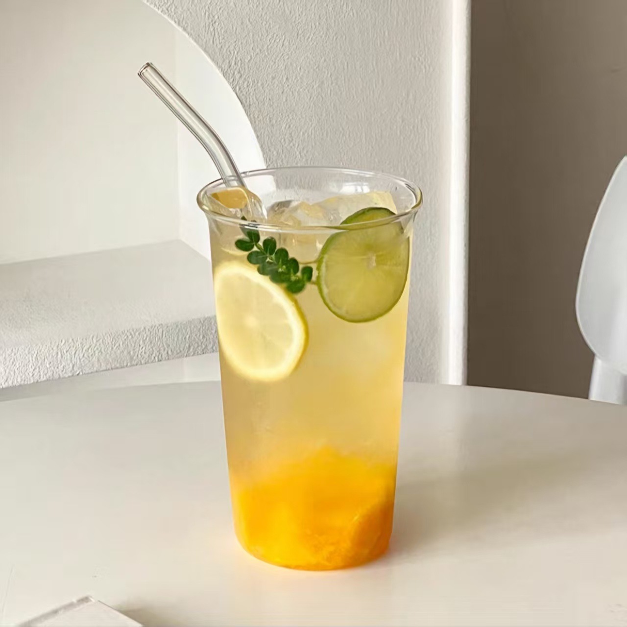 Pipette courbée transparente de 650 ml