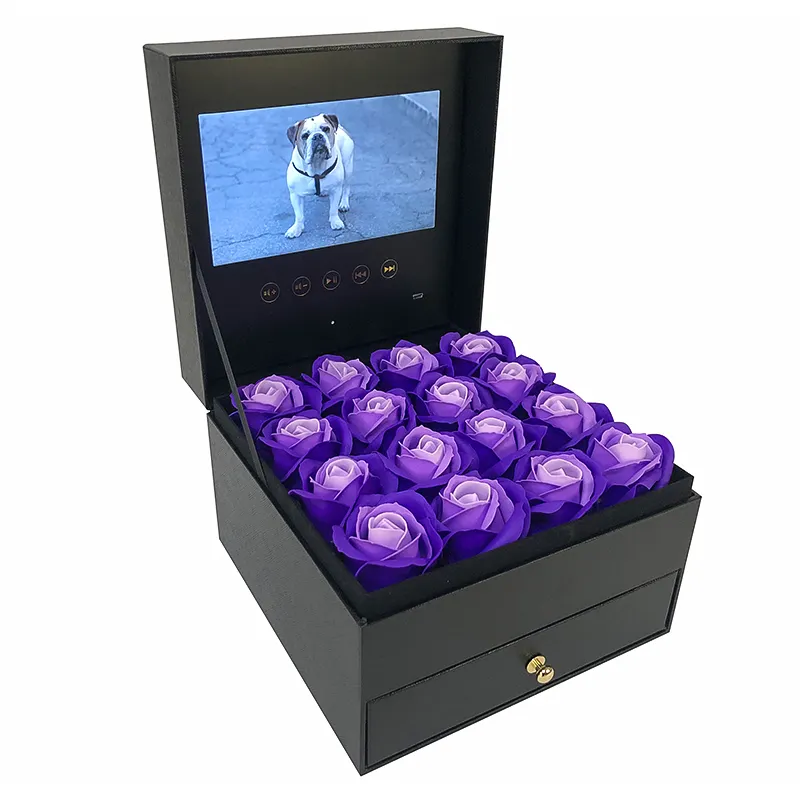 Envie seu vídeo Tela LCD Artificial Preservada Sabão Decorativo Rose Box Com Flores Decorativas