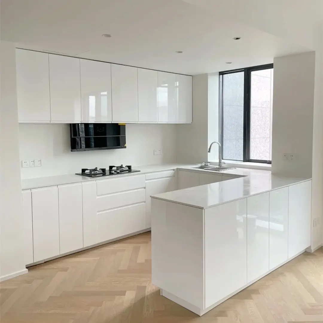 أثاث خزانة ورنيش لامعة عالية بيضاء حديثة بسيطة تصميم داخلي خزائن مطبخ وملحقاتها