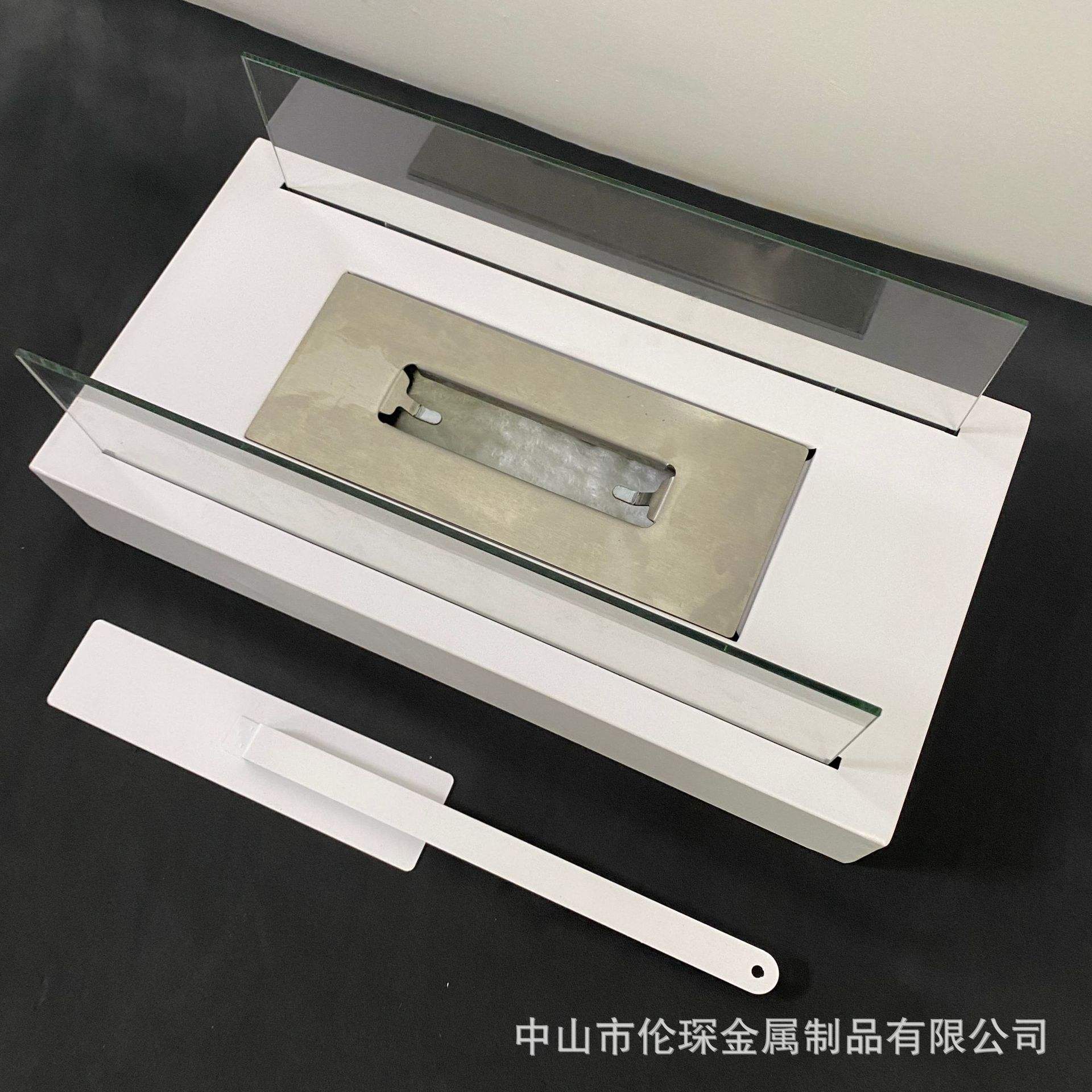 Cheminée rectangulaire blanche fente intégrée