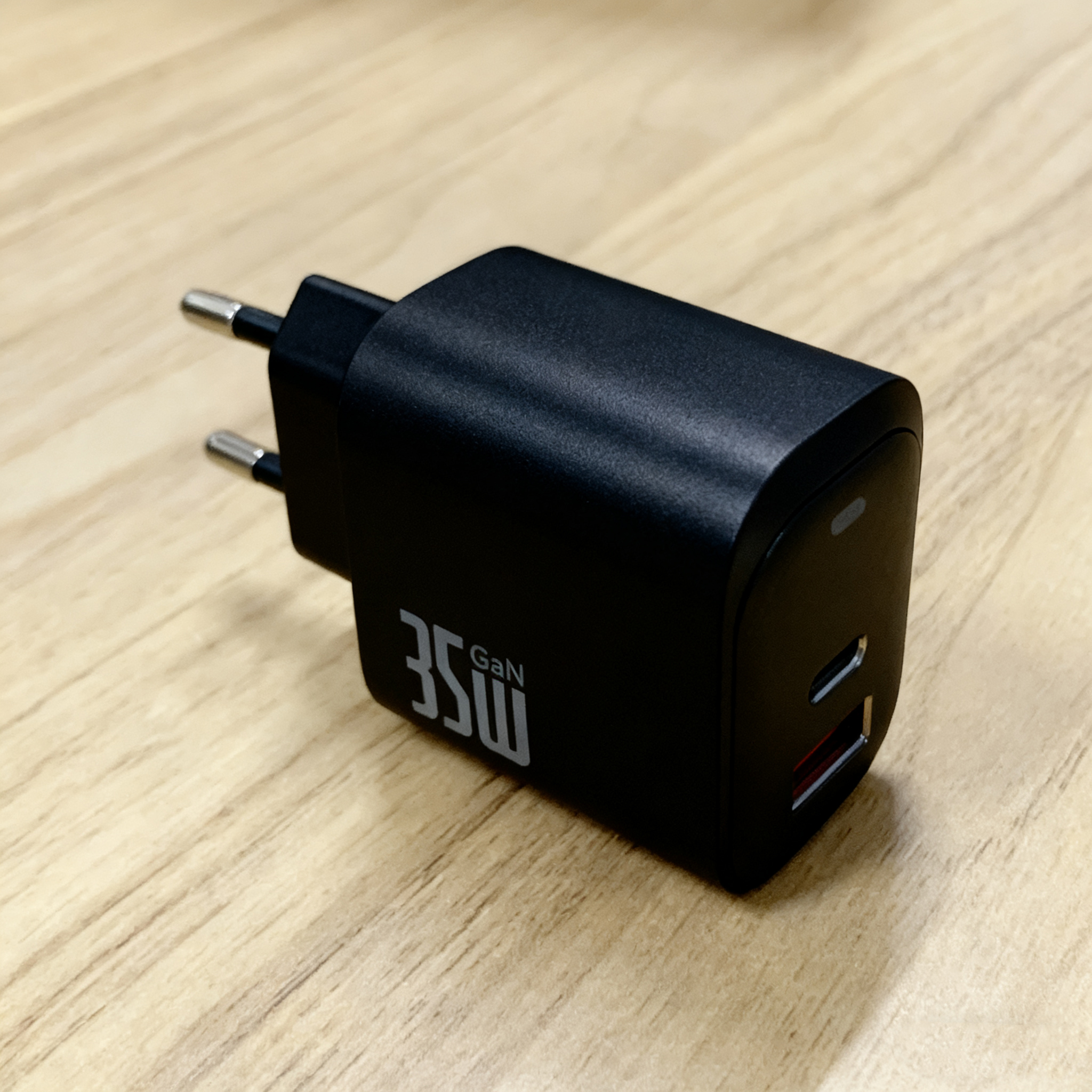 Prise européenne noire