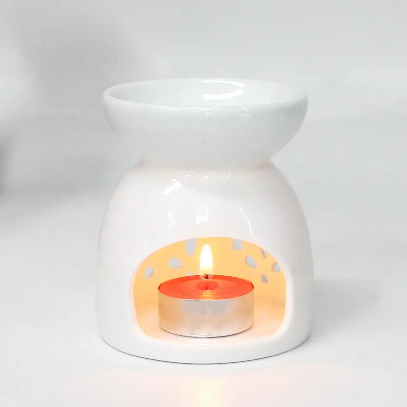 Échantillon gratuit brûleur en céramique à l'huile essentielle d'aromathérapie pour la décoration intérieure à faible quantité minimale de commande pour la célébration des vacances