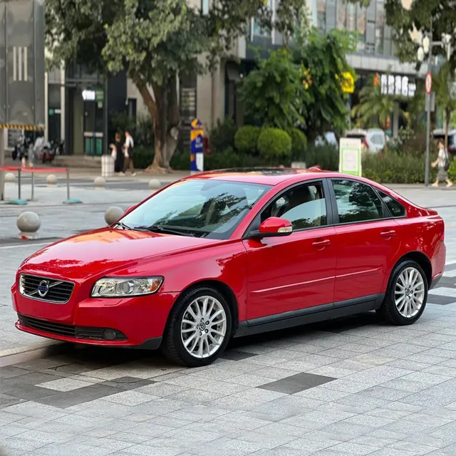 Automobile d'occasion en gros Chine Volvo S40 2010 2.0L Voiture à carburant Véhicules neufs Berline Voitures hybrides compactes