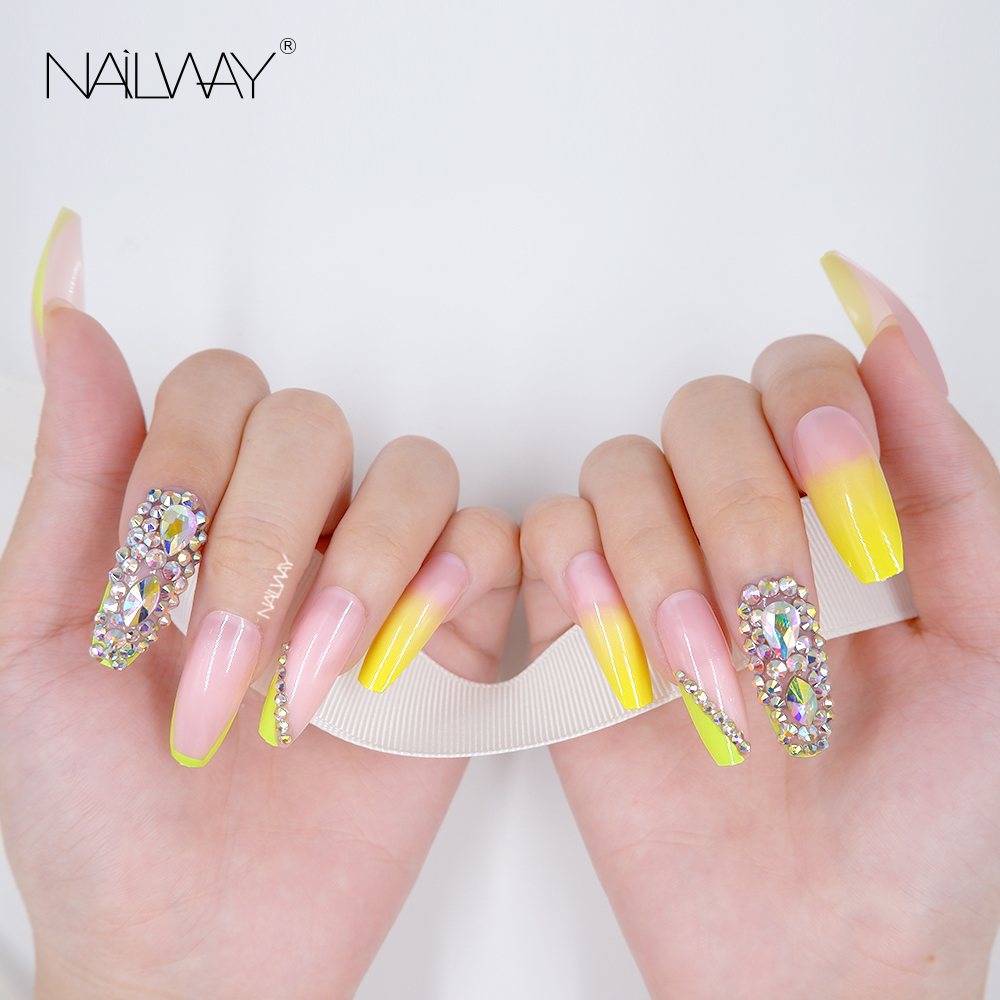 Amarillo con diamante