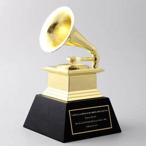 Yüksek kaliteli altın hediye el sanatları özelleştirilmiş tasarım Metal Grammy ödülü Trophy özel Logo baskılı Metal kupa bardak - Product Image 1