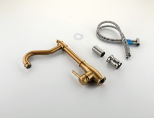 蛇口ヨーロッパスタイルゴールドファッションデザインSUS 304シングルハンドルキッチンシンクシングルホール設置 - Product Image 6