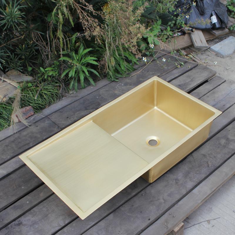 Lavabo in ottone da 15 mm con opzione di scarico a sinistra/destra