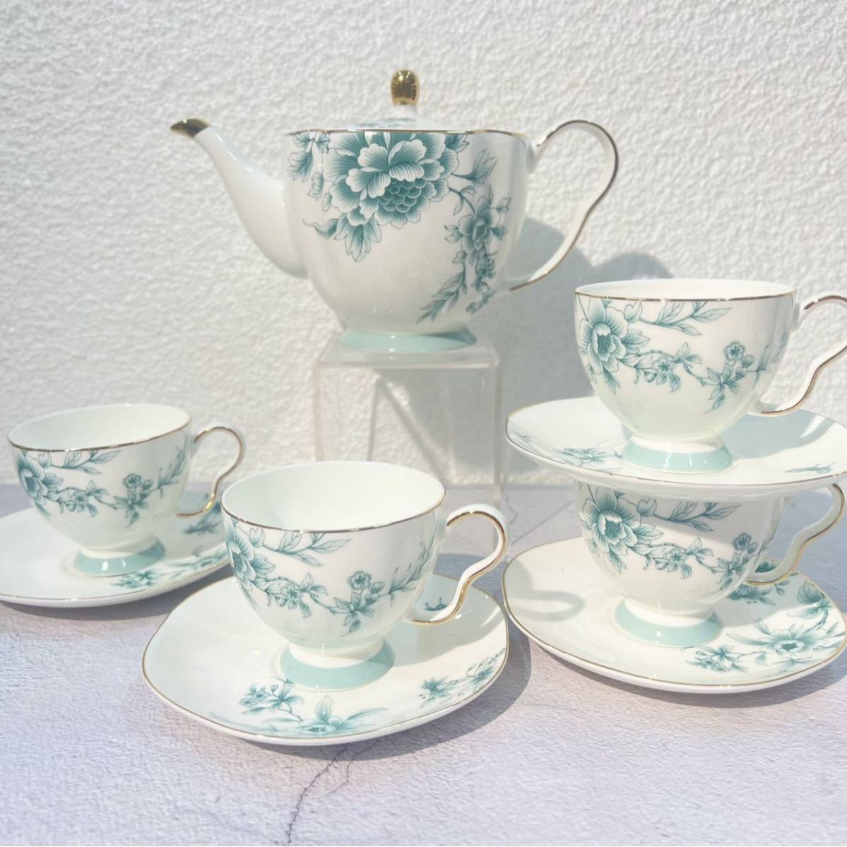 1 pot 4 cups and saucers (gift box)