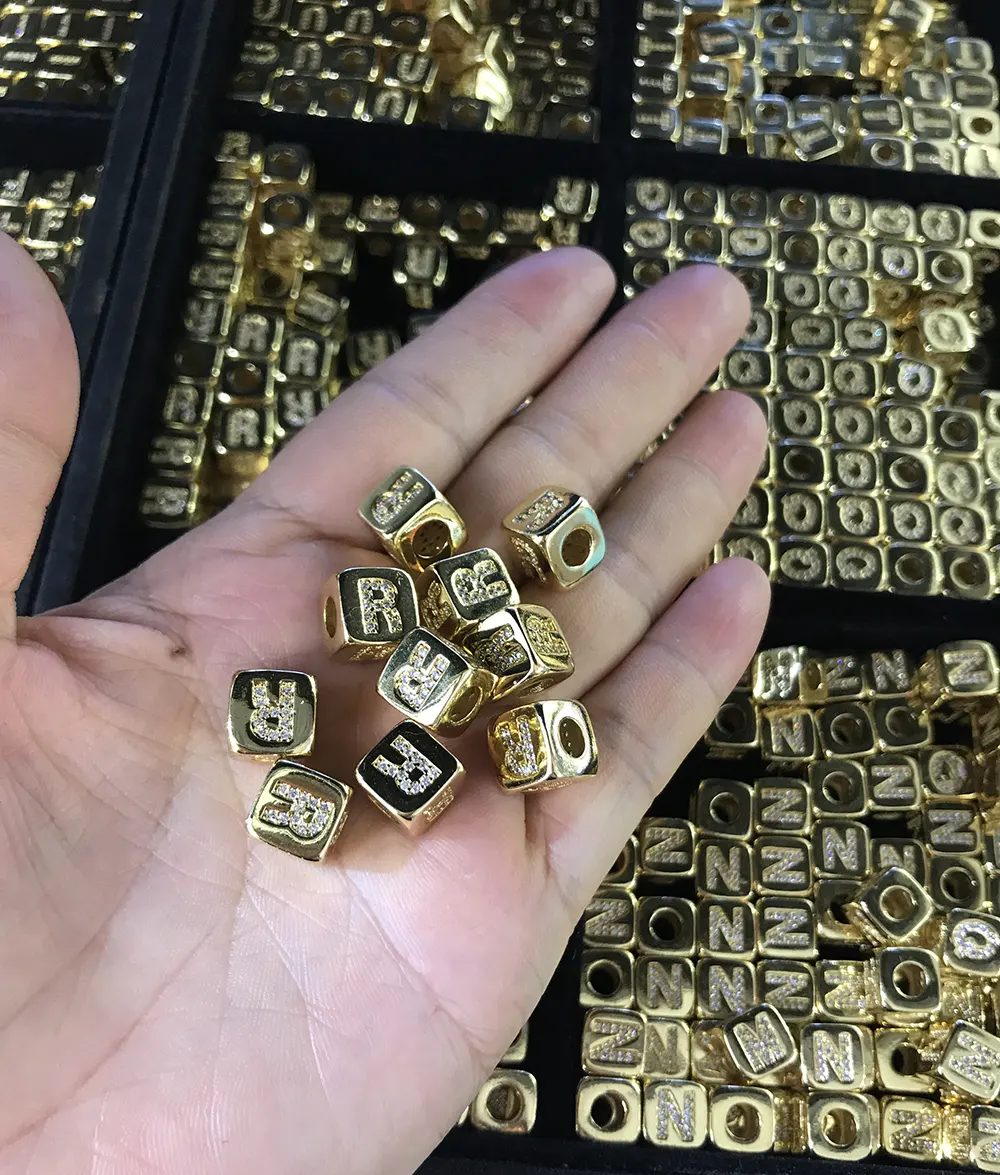Contas de cubo de letras, 9x9mm banhado a ouro cz pave latão alfabeto jóias para diy