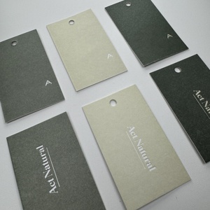 2024 <span class=keywords><strong>Nice</strong></span>-Looking Reciclável Papel Em Relevo Pendurar <span class=keywords><strong>Tags</strong></span> Marca Sustentável Vestuário Vestidos Sapatos Bolsas com Design Alçado