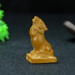 Fabrika doğrudan doğal kristal yeşim kurt heykeli el-oyma küçük hayvan heykelcik oyulmuş aşk tarzı ev dekorasyon için - Product Image 3
