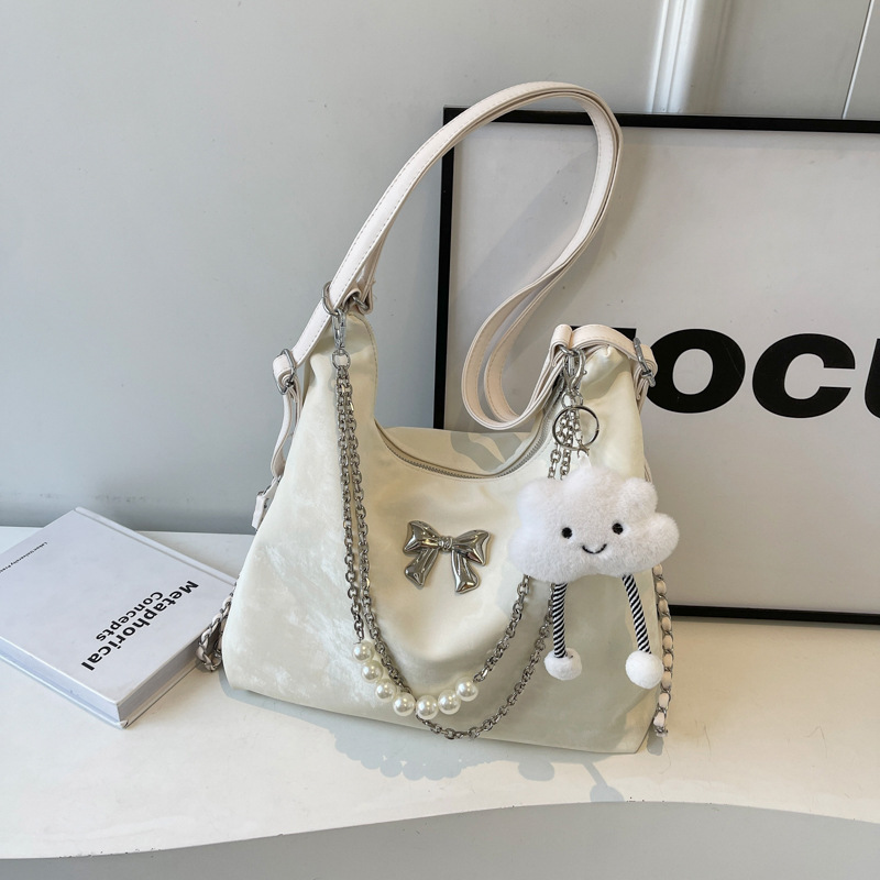 pendentif blanc avec motif nuage