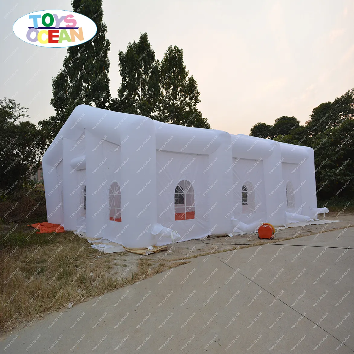 Prezzo all'ingrosso personalizzato di fabbrica grande evento all'aperto tenda bianca gonfiabile per matrimonio tenda per la vendita