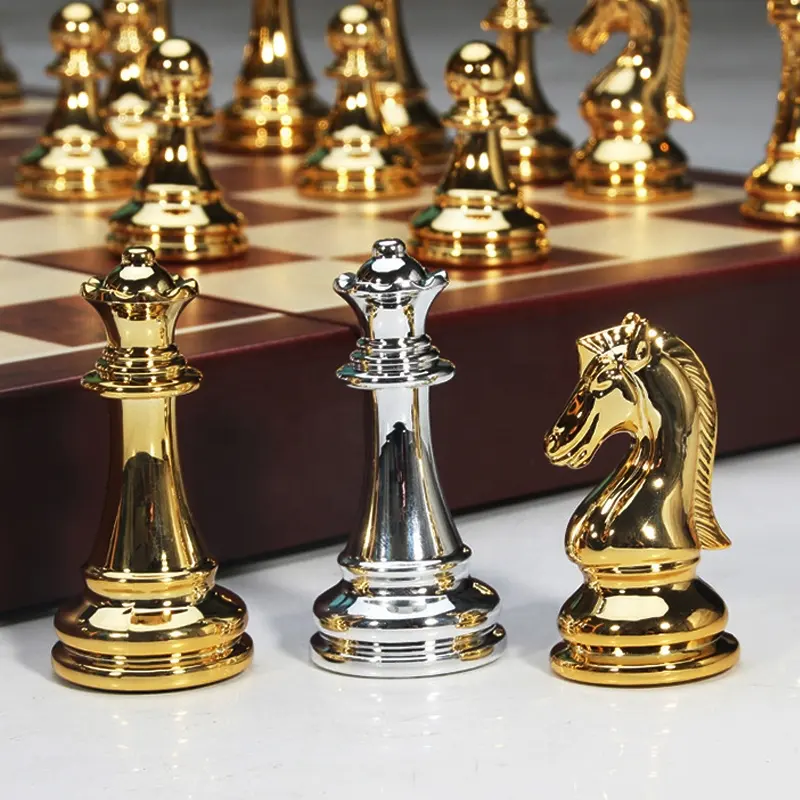 Jeu d'échecs en métal plaqué acrylique or argent boîte en bois pliante de luxe jeux d'échecs