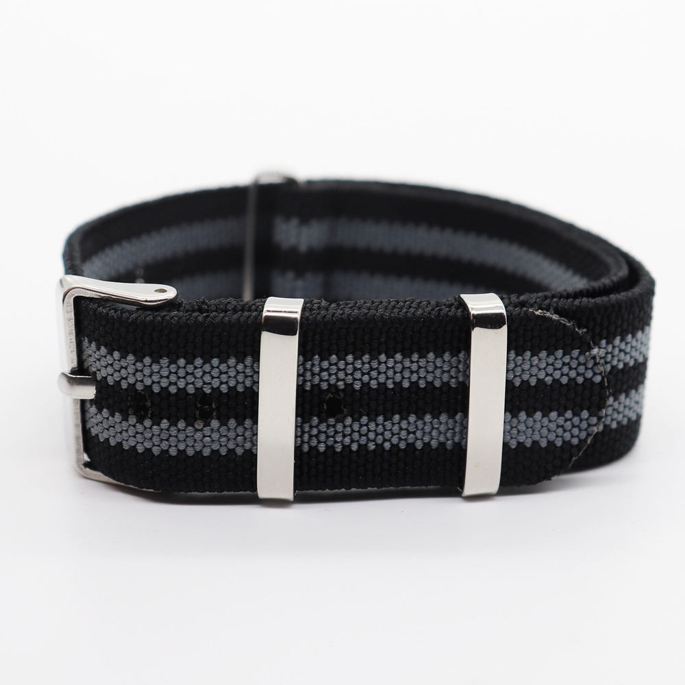 Gris noir avec boucle argentée