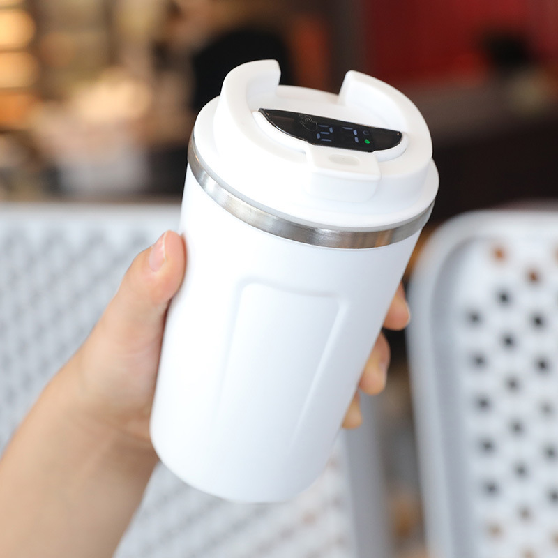 7. Tasse à café avec couvercle intelligent à affichage de la température