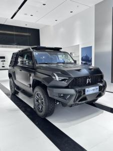 Yüksek performanslı yeni enerji araç 800kw 505km elektrikli araba EV Dongfeng m-kahraman 917 Mhero 4WD 4WD shi 917 M kahraman 917 araba <span class=keywords><strong>2025</strong></span>