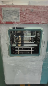 Liofilizzatore industriale con configurazione modulare del programma