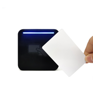 UHF-RFID-Desktop-Lesegerät mit großer Reichweite 860-960MHz Frequenzkarten-Etiketten leser mit NFC-USB-Kommunikation schnitts telle Kunststoff material