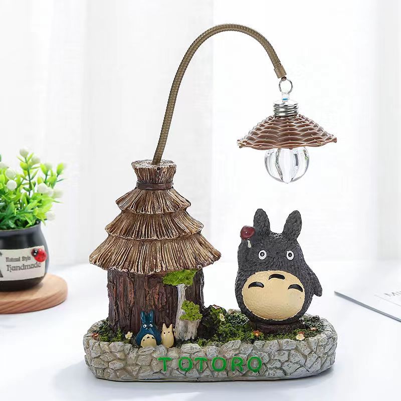 Totoro dans la maison de paille