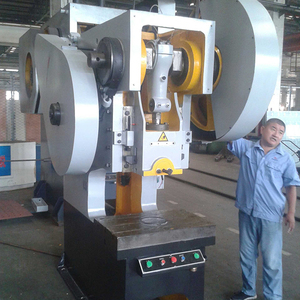 Pequeña punzonadora automática de chapa de metal CNC Estándar europeo Nueva condición Precio competitivo Estampado de acero Incl. Bomba