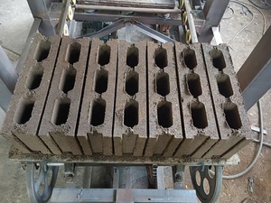 Máquina de moldeo de ladrillos y bloques manual para pequeñas empresas, para la fabricación de bloques huecos y pavimentados, de la marca, de la marca de la semana, de la semana, del 2000 - Product Image 5