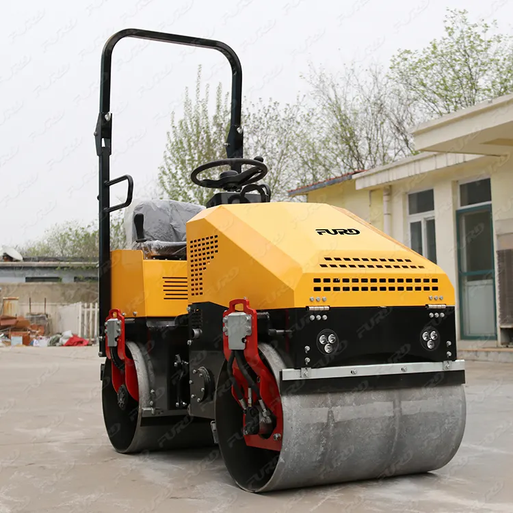 Fornitura di fabbrica cinese FURD rullo stradale diesel ride-on di dimensioni mini da 1 tonnellata per compattatori di terreno per fondamenta di aree panoramiche di garden city