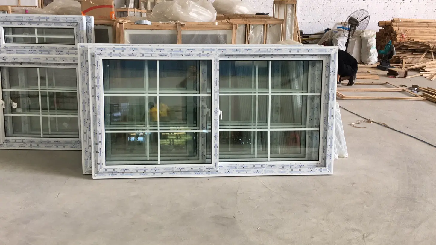 Hohe Qualität Home Glasierte Upvc Windows Pvc Doppel Glasur Fenster mit Moskito Net