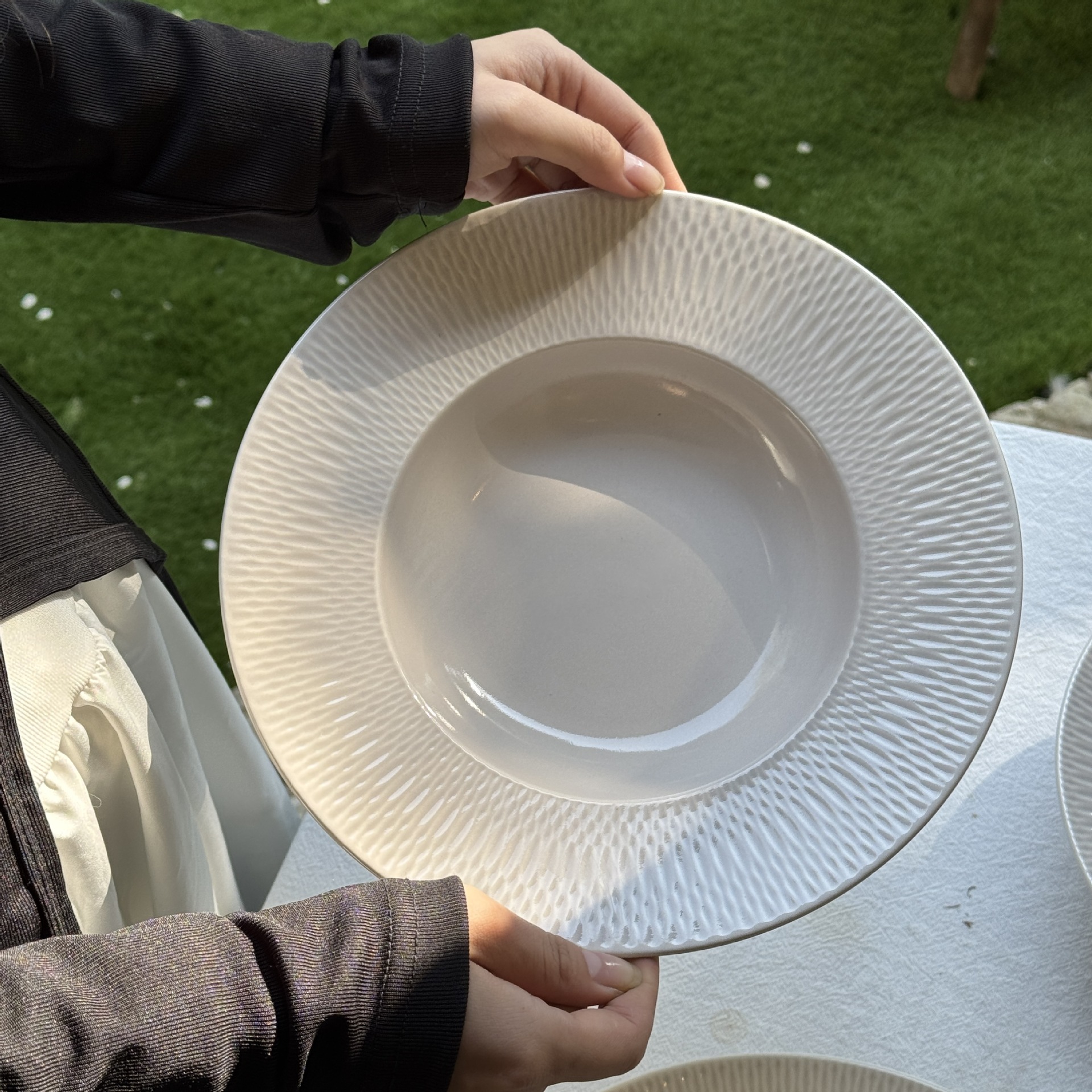 The cold grey soup plate is 23.5*4.5