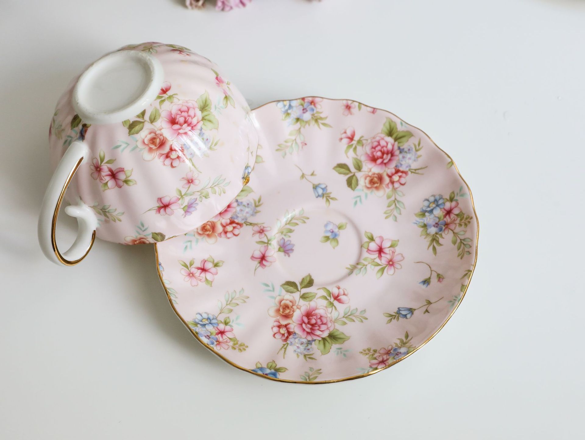 Fond rose fleuri (1 tasse 1 plat) - 180ml