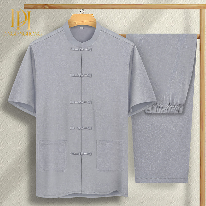 Chemise et pantalon gris clair