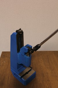Wonze品牌小型手动手动硬币压片机硬币电池电极和分离器圆盘打孔机 - Product Image 5