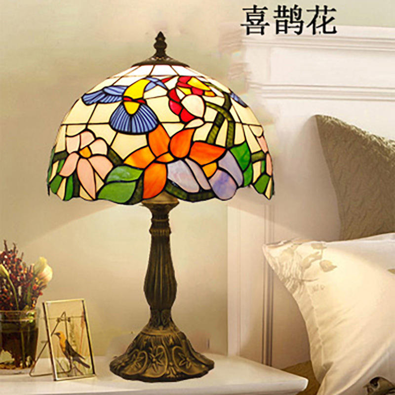 ดอกแม็กพายมีเส้นผ่านศูนย์กลาง 30 ซม. และความสูง