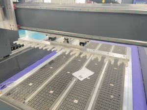 Beste Qualität ATC Cnc Holz fräser Holztür maschine mit automatischem Lade-Entlade system für die Holz bearbeitung - Product Image 5