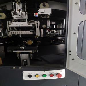 Macchina da stampa serigrafica Servo bottiglia ovale bottiglia quadrata bottiglia rotonda completamente automatica con carico e scarico automatici - Product Image 3