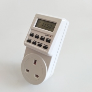 Täglich wöchentlich programmier barer digitaler LCD-Display-Timer Elektronischer Zeit schalter mit UK-Steckdose 13A 2900W TM03 - Product Image 1