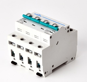Disyuntores de alta calidad de 1000V 4P 32DC Disyuntor en miniatura de protección contra cortocircuito y sobrecarga