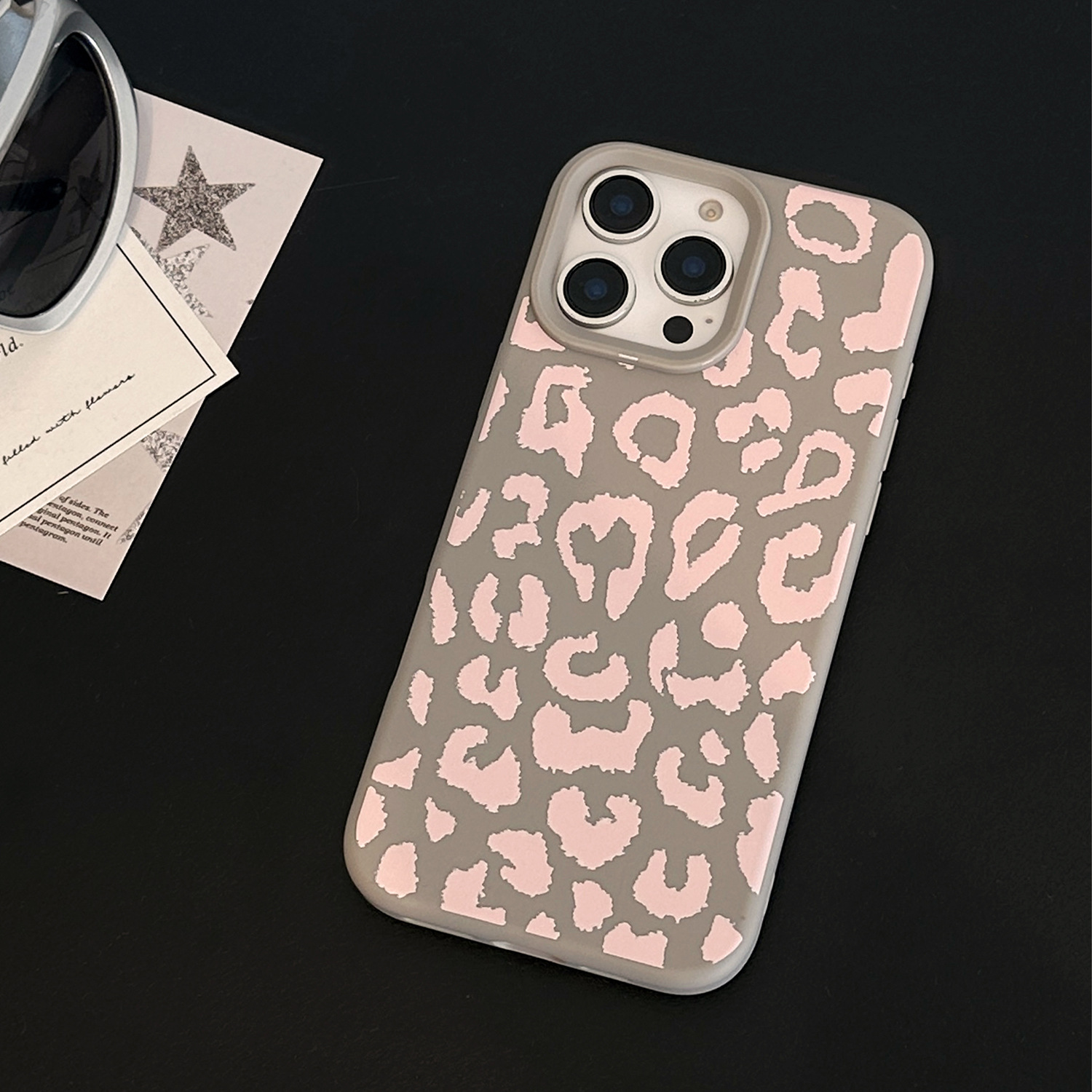 Rock lime, gray powder, leopard print