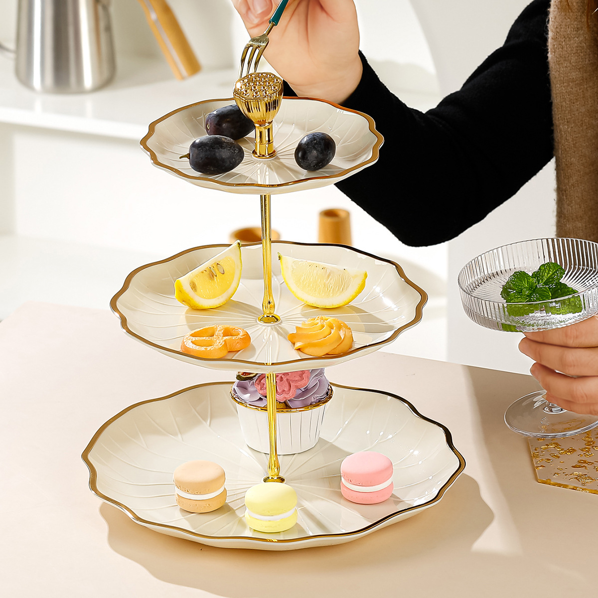 Assiette de fruits à bords dorés Lotus-blanc laiteux-grande assiette à trois niveaux