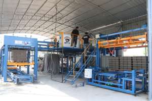Separador de paletas y bloques de apilamiento y embalaje de bloques de ladrillo completamente automático - Product Image 5