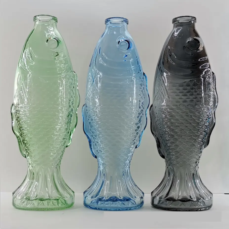 Bottiglia di vino in vetro trasparente personalizzata da 500ml con design a pesce decanter per whisky contenitore in materiale di vetro bottiglia di pesce con sughero